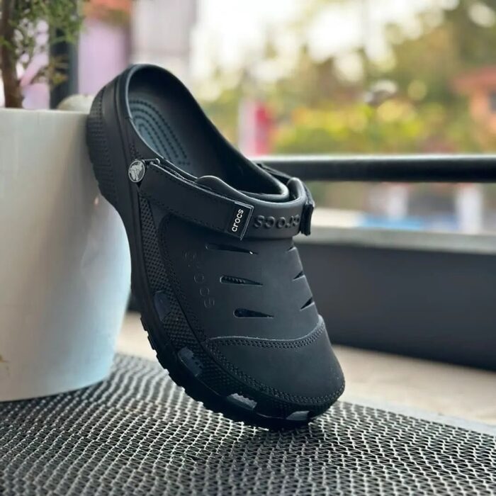 Crocs Men's Yukon Black Back Strap Clogs - Image 3