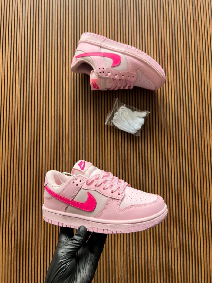 Nike Sb Dunk Low Triple Pink For Girls - Image 3