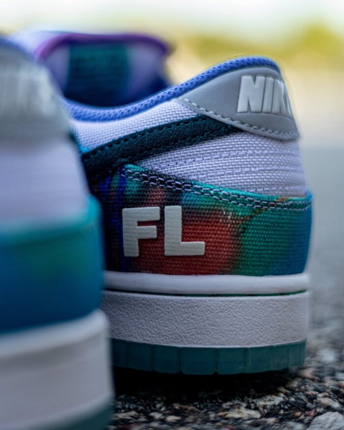 Nike SB Dunk Low Futura Laboratories Bleached Aqua - Image 3