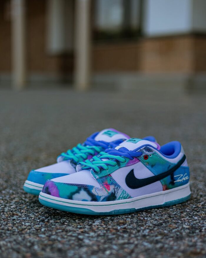 Nike SB Dunk Low Futura Laboratories Bleached Aqua - Image 4