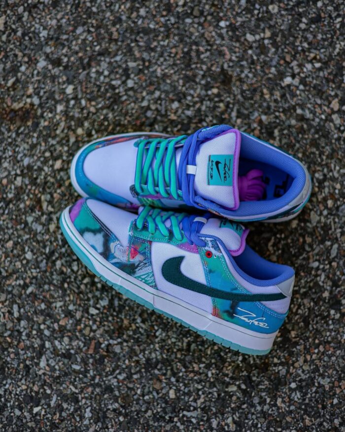 Nike SB Dunk Low Futura Laboratories Bleached Aqua - Image 2